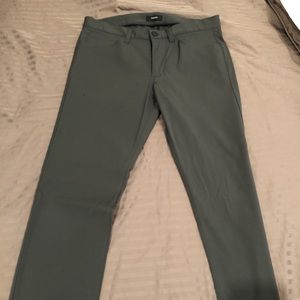 Men’s theory pants in charcoal gray